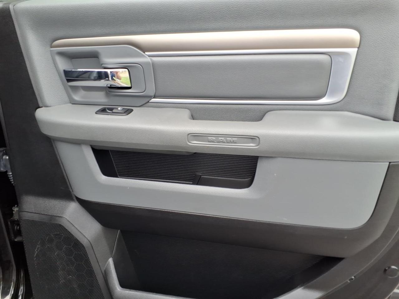 RAM 2500 Big Horn 4x4 Crew Cab 6'4" Box 2017