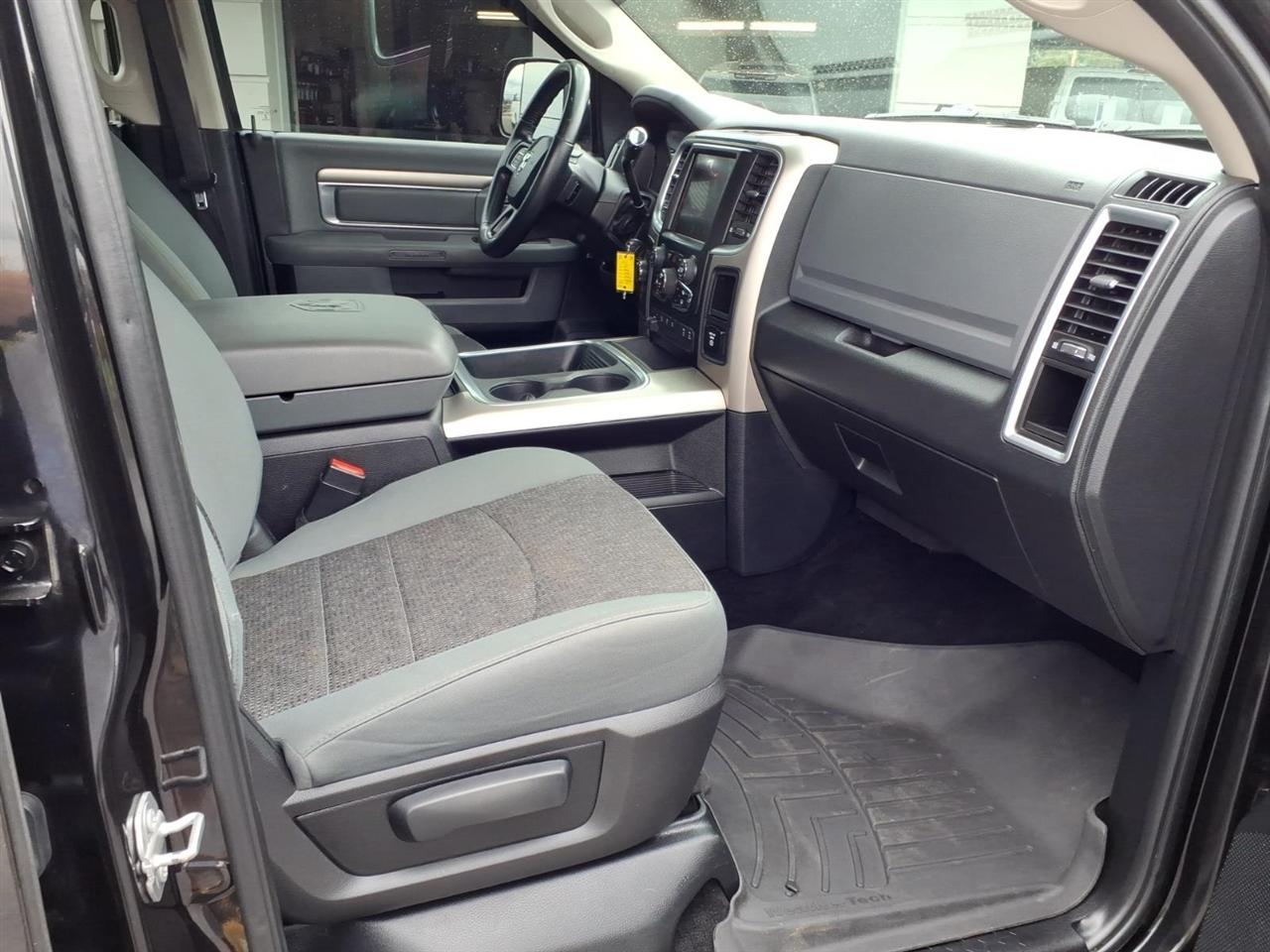 RAM 2500 Big Horn 4x4 Crew Cab 6'4" Box 2017