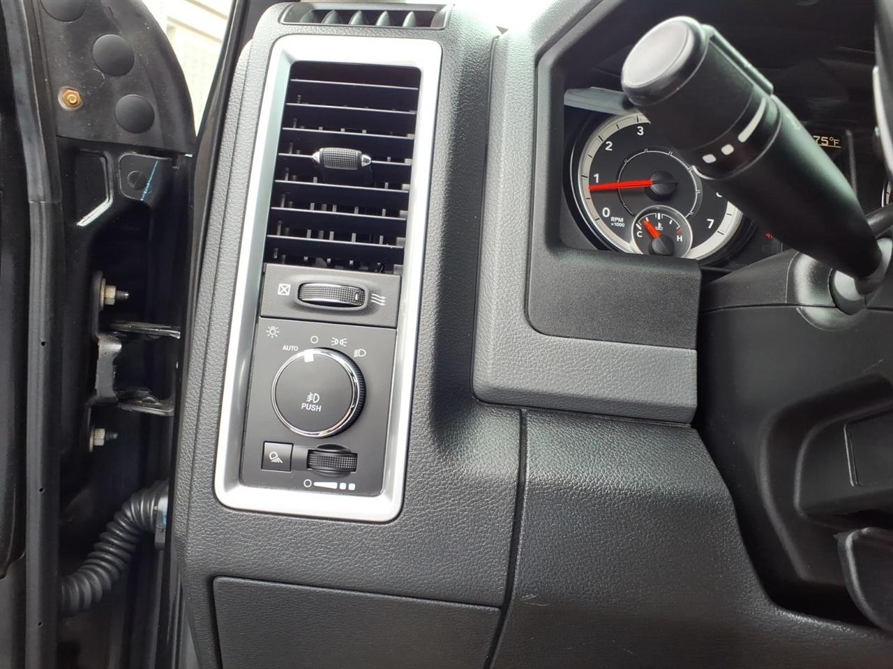 RAM 2500 Big Horn 4x4 Crew Cab 6'4" Box 2017