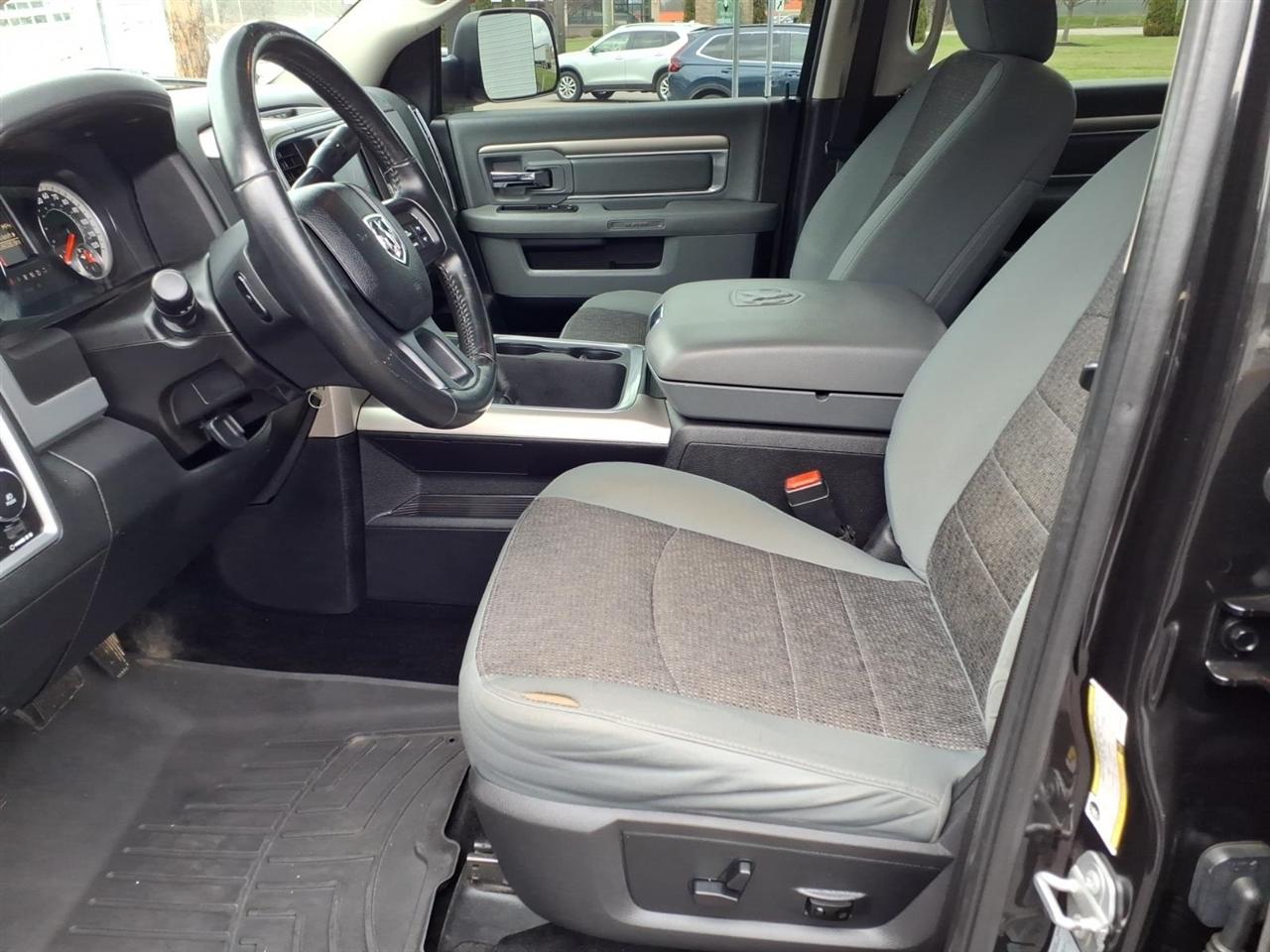 RAM 2500 Big Horn 4x4 Crew Cab 6'4" Box 2017