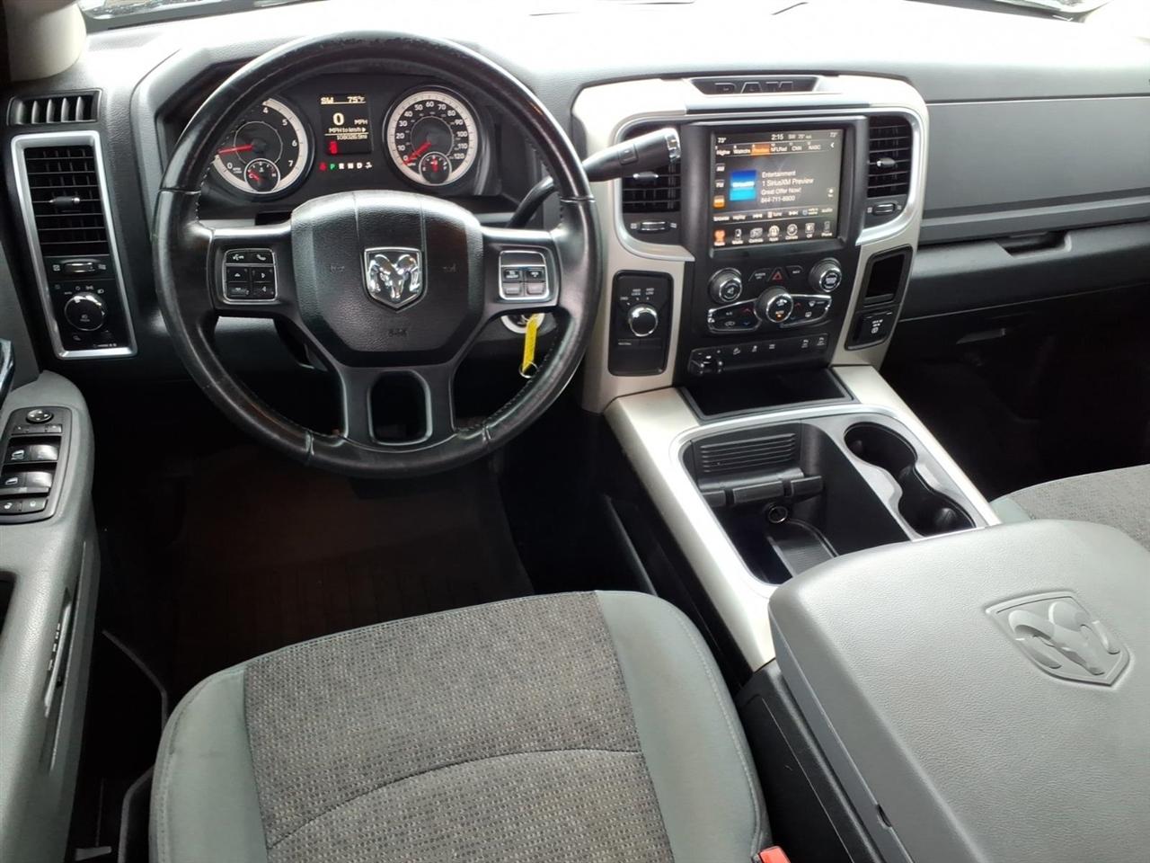 RAM 2500 Big Horn 4x4 Crew Cab 6'4" Box 2017