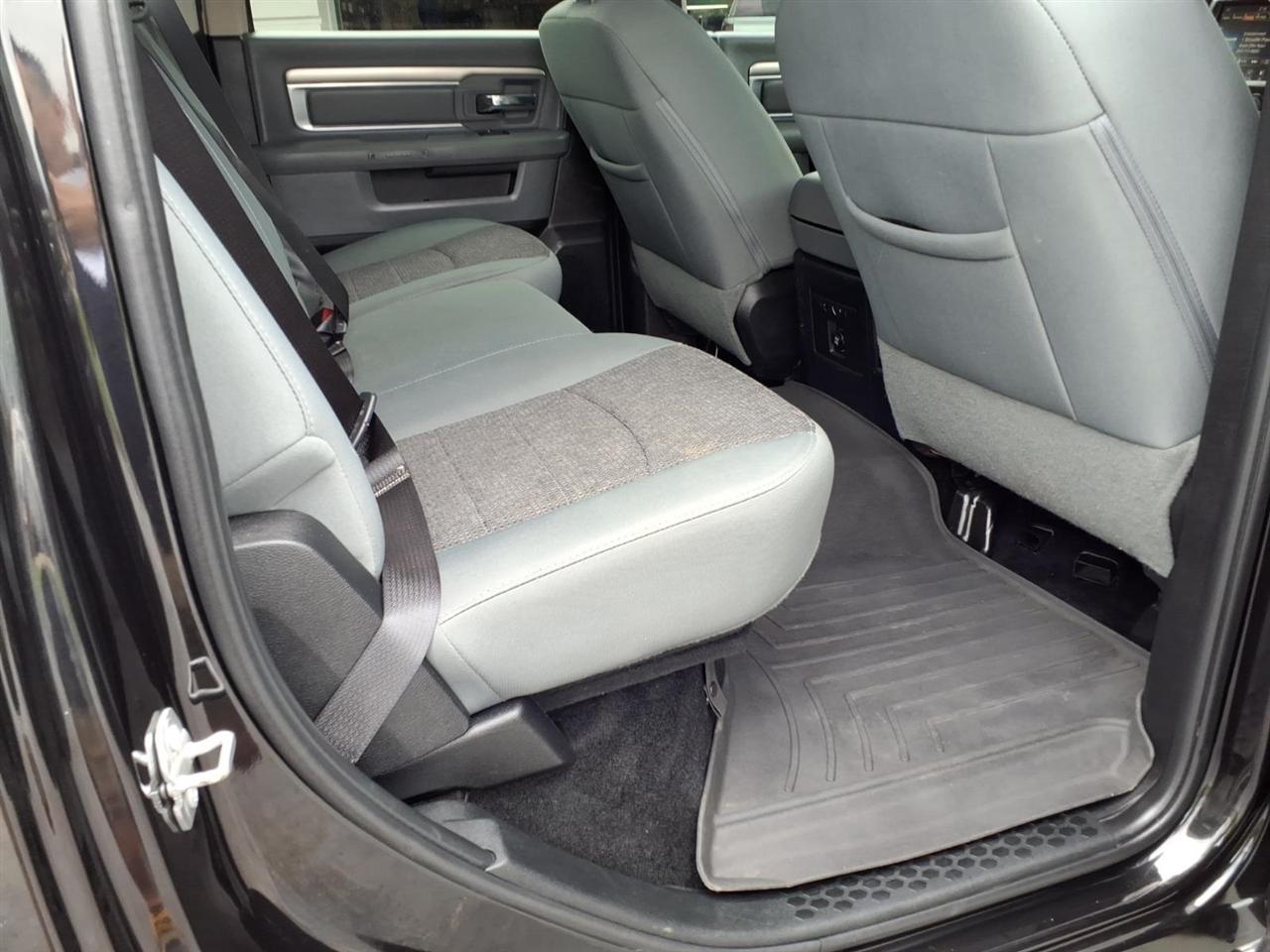 RAM 2500 Big Horn 4x4 Crew Cab 6'4" Box 2017