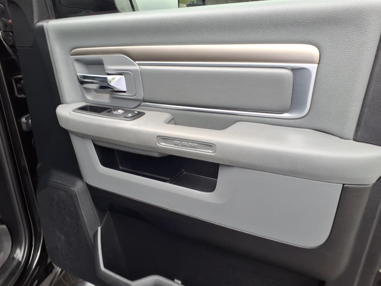 RAM 2500 Big Horn 4x4 Crew Cab 6'4" Box 2017