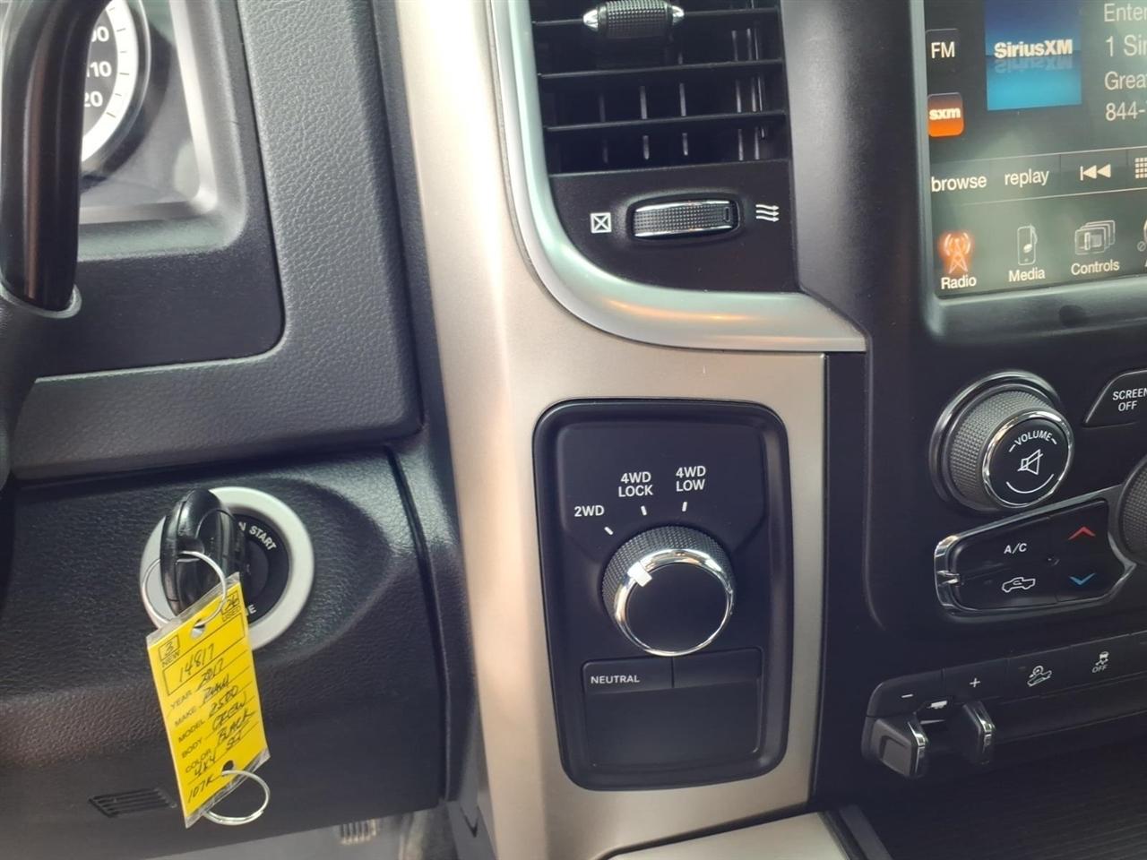 RAM 2500 Big Horn 4x4 Crew Cab 6'4" Box 2017