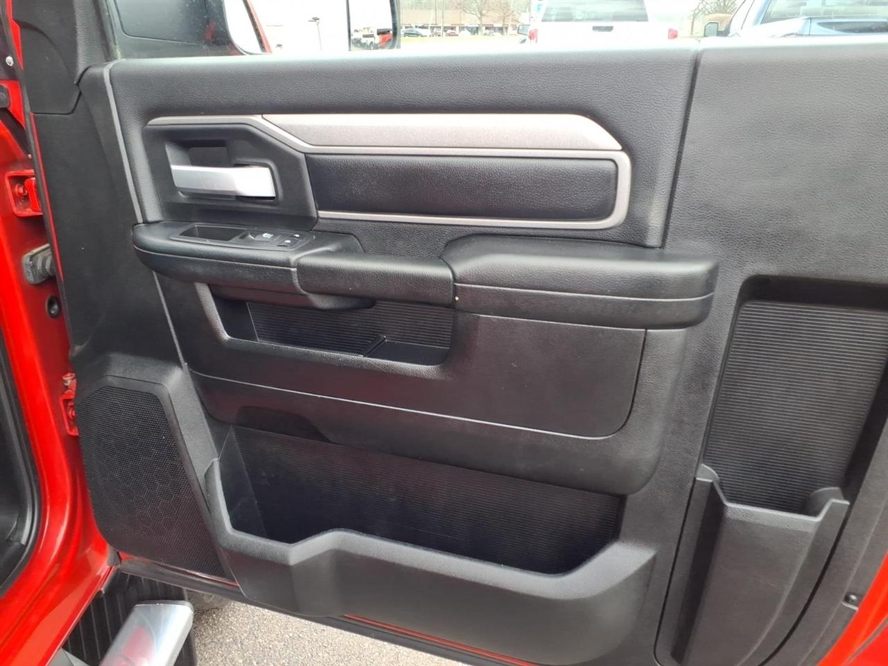 RAM 2500 Tradesman 4x4 Reg Cab 8' Box 2019