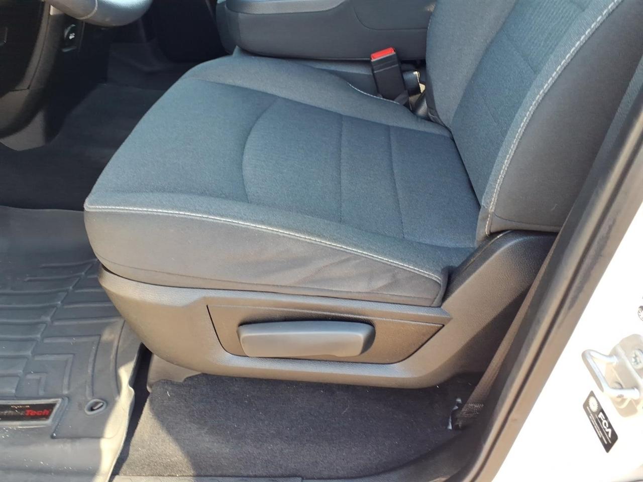 RAM 1500 Classic Warlock 4x4 Crew Cab 5'7" Box 2022