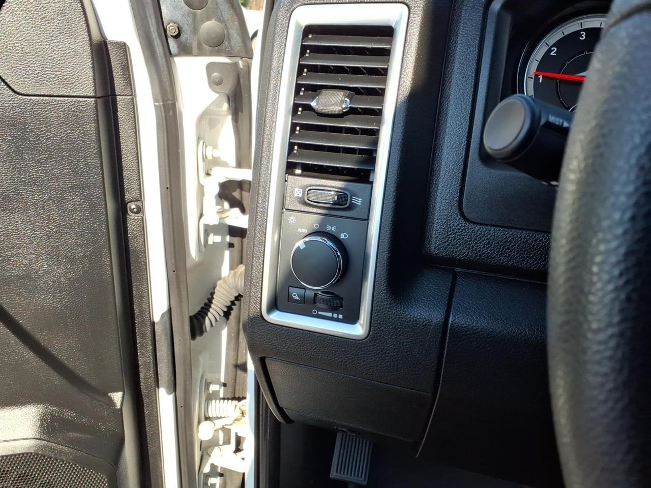 RAM 1500 Classic Warlock 4x4 Crew Cab 5'7" Box 2022