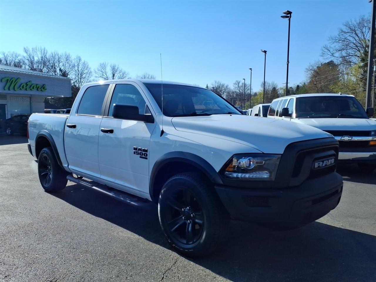 RAM 1500 Classic Warlock 4x4 Crew Cab 5'7" Box 2022