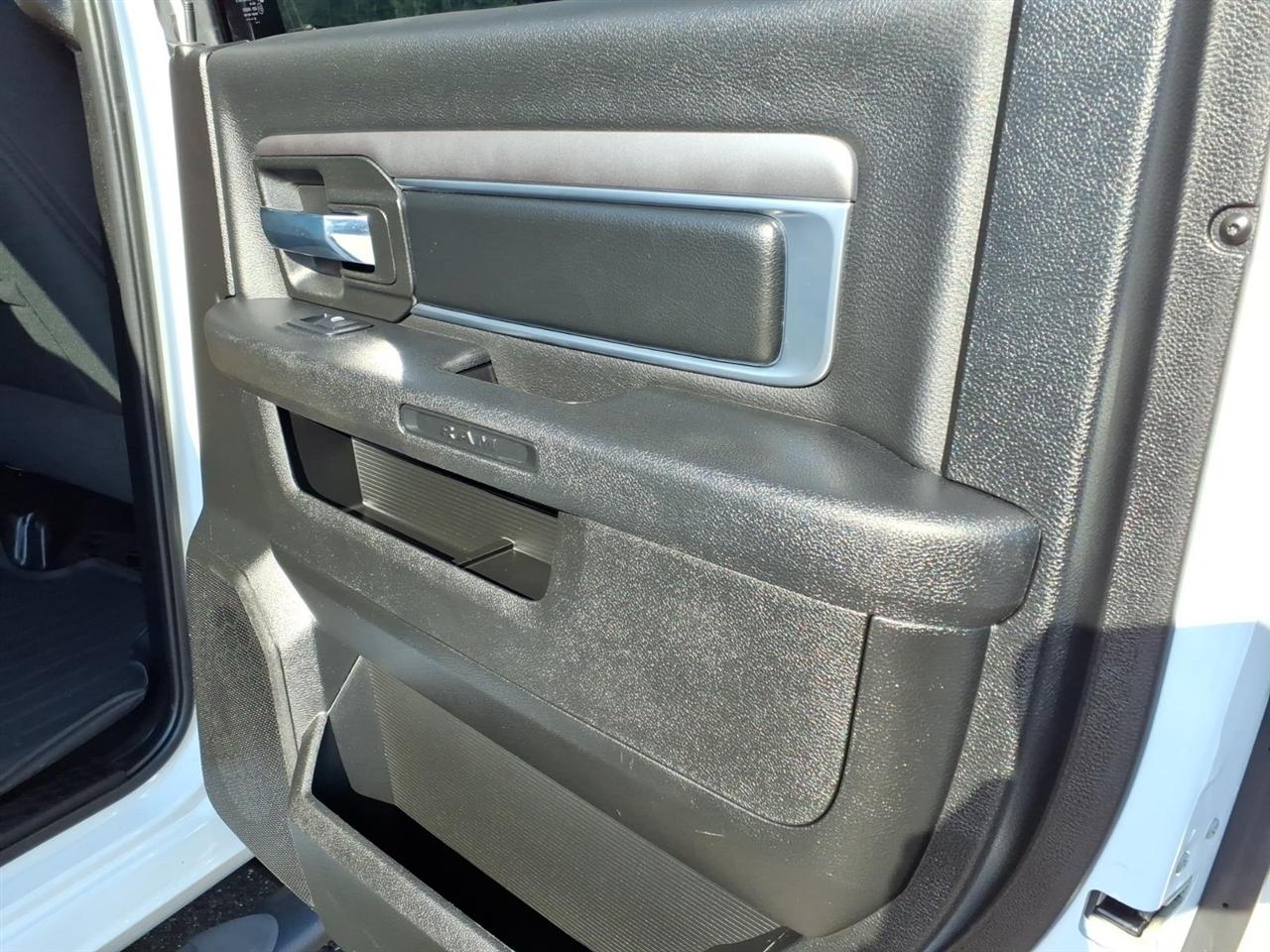 RAM 1500 Classic Warlock 4x4 Crew Cab 5'7" Box 2022