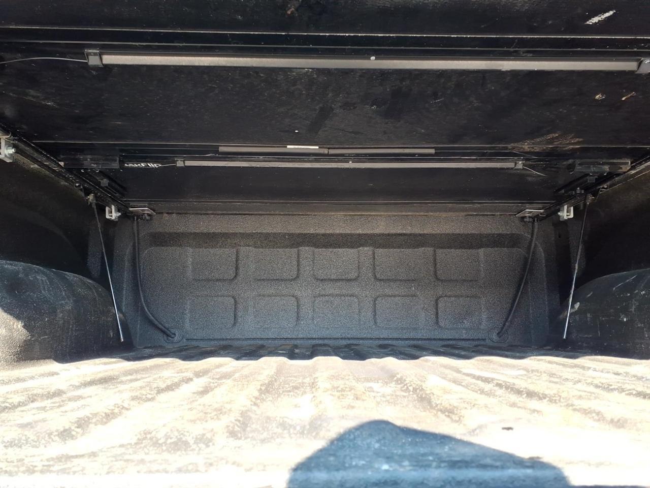 RAM 1500 Classic Warlock 4x4 Crew Cab 5'7" Box 2022