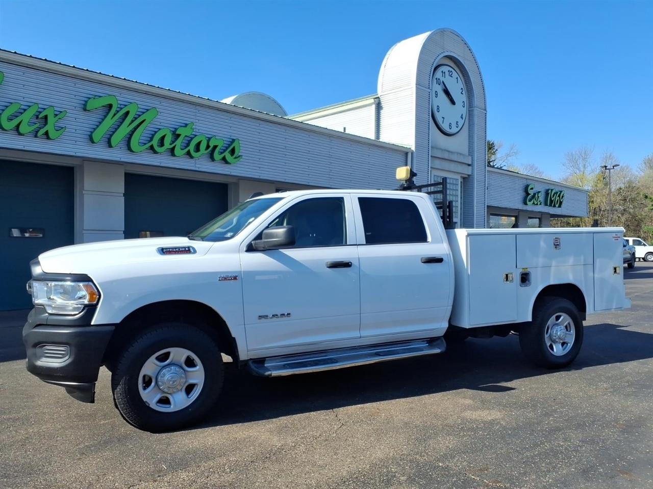 RAM 2500 Tradesman 4x4 Crew Cab 8' Box 2020