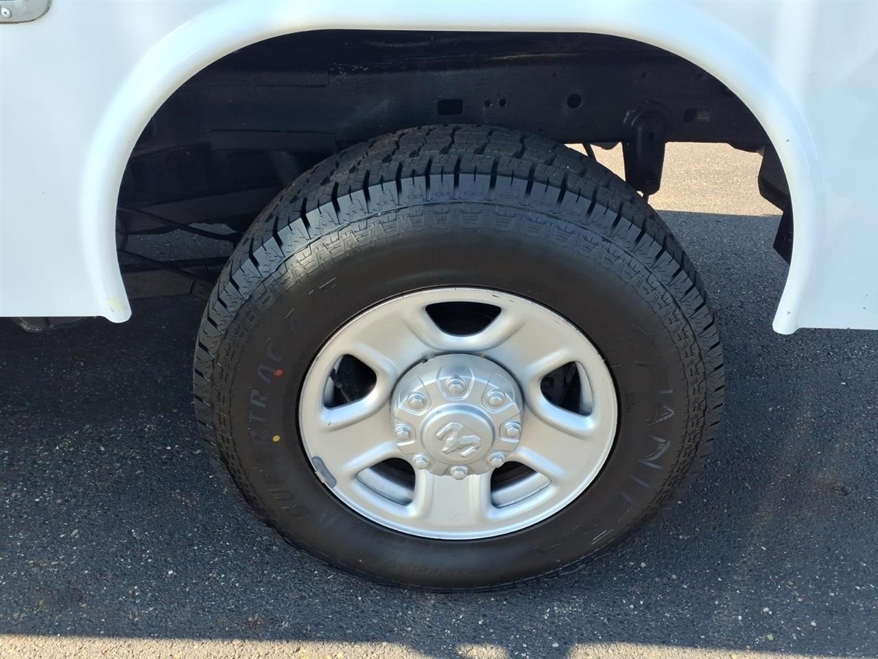 RAM 2500 Tradesman 4x4 Crew Cab 8' Box 2020