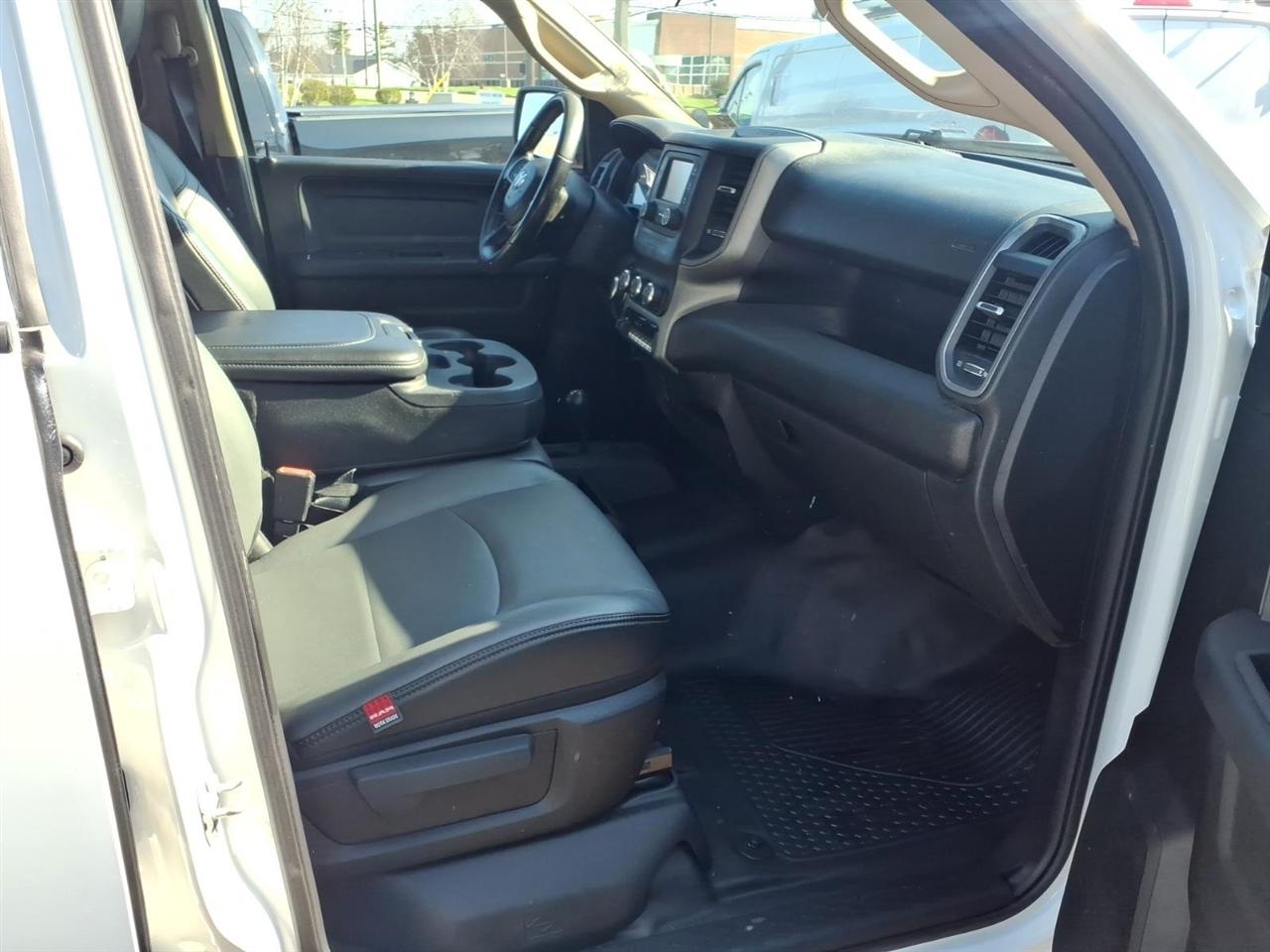 RAM 2500 Tradesman 4x4 Crew Cab 8' Box 2020