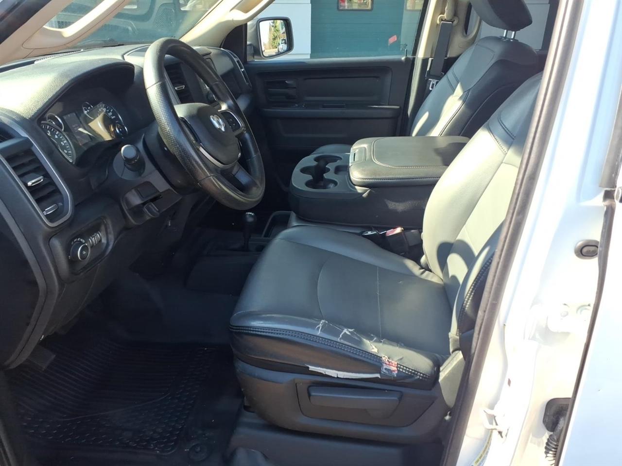 RAM 2500 Tradesman 4x4 Crew Cab 8' Box 2020