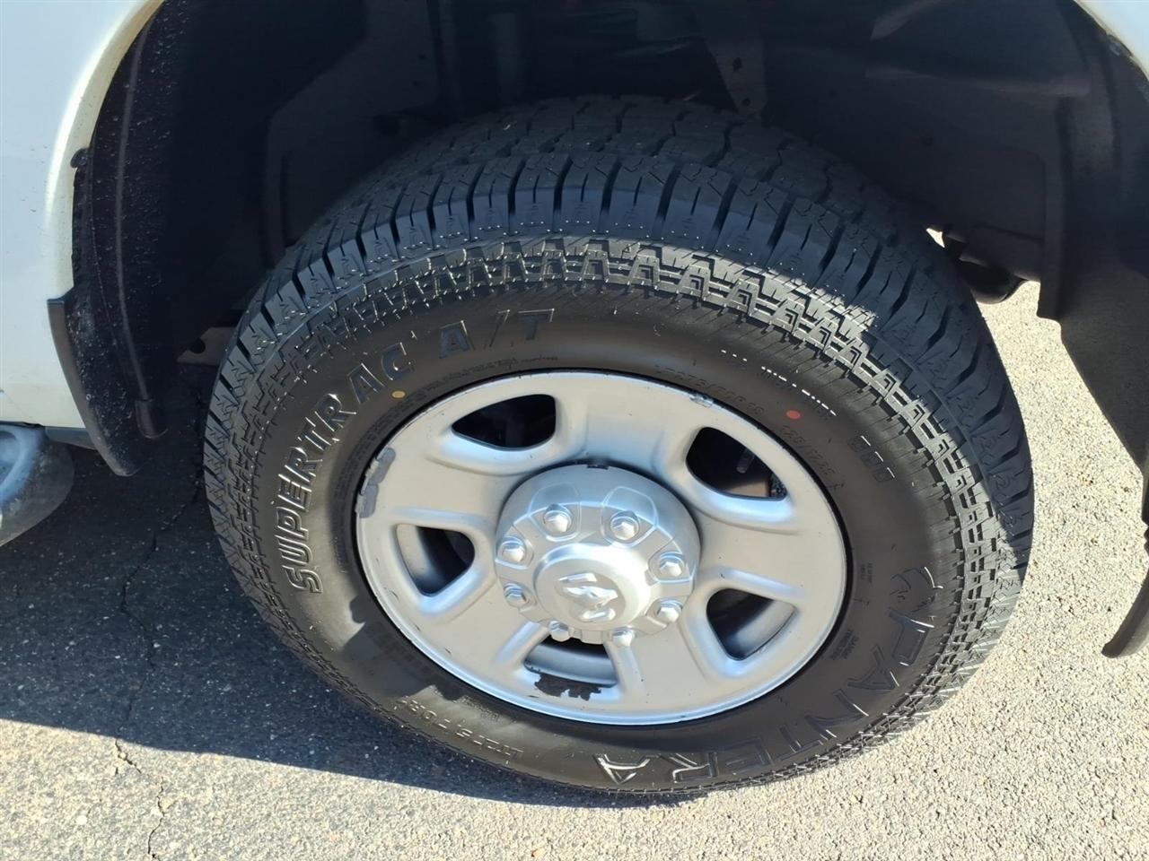 RAM 2500 Tradesman 4x4 Crew Cab 8' Box 2020