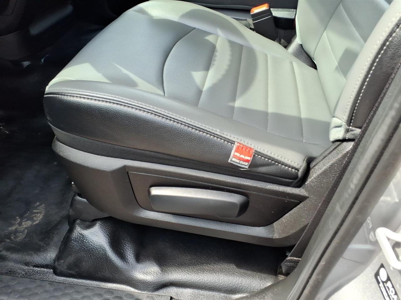 RAM 1500 Classic Tradesman 4x4 Quad Cab 6'4" Box 2023