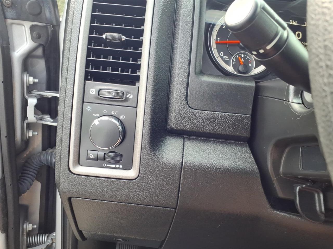 RAM 1500 Classic Tradesman 4x4 Quad Cab 6'4" Box 2023