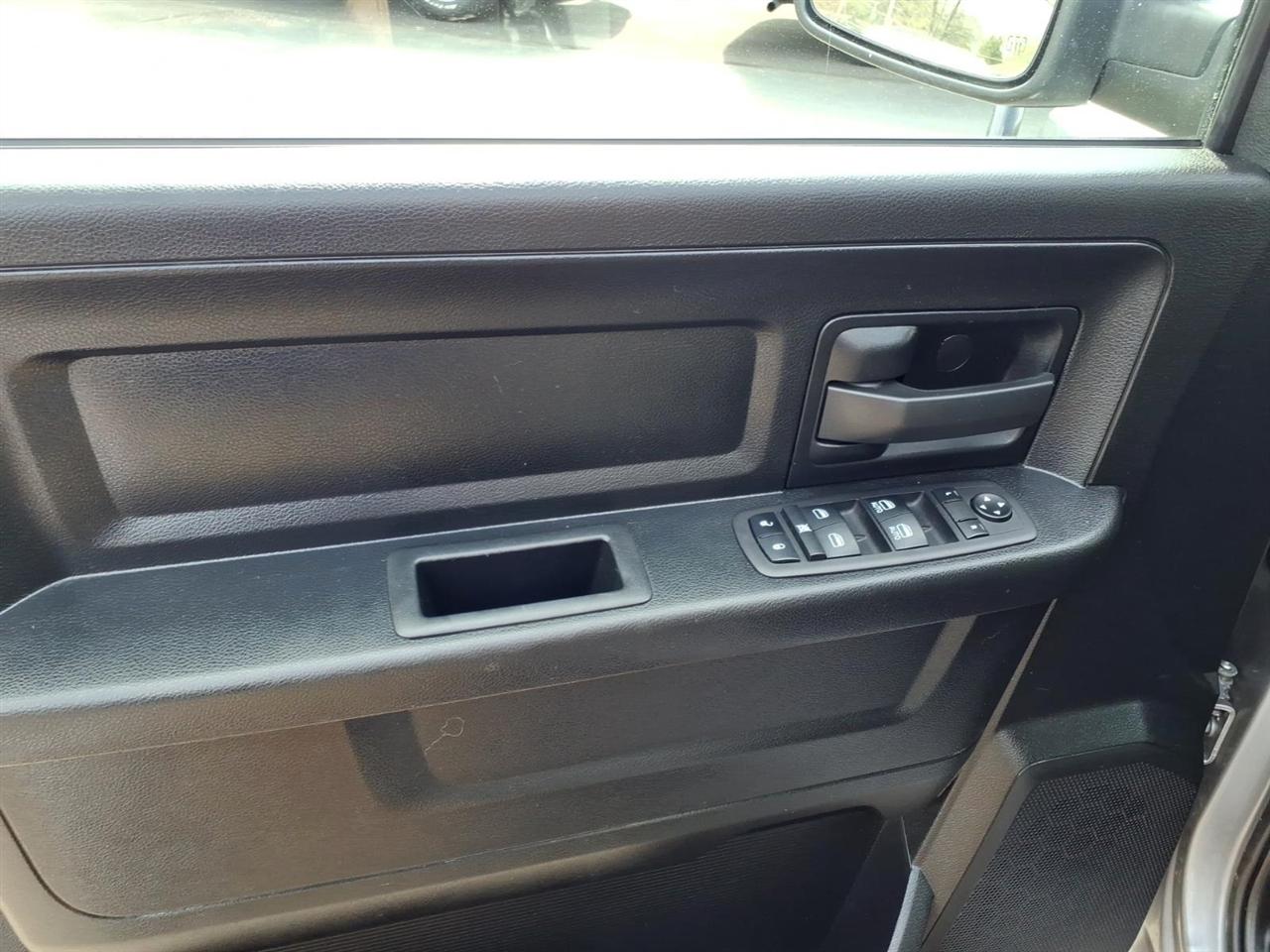 RAM 1500 Classic Tradesman 4x4 Quad Cab 6'4" Box 2023