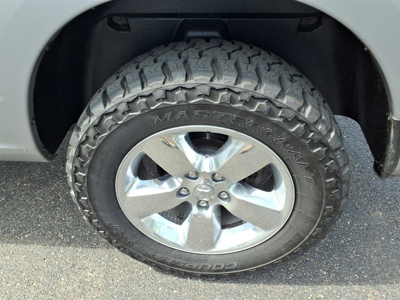 RAM 1500 Classic Tradesman 4x4 Quad Cab 6'4" Box 2023