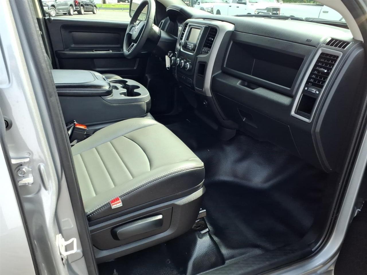 RAM 1500 Classic Tradesman 4x4 Quad Cab 6'4" Box 2023