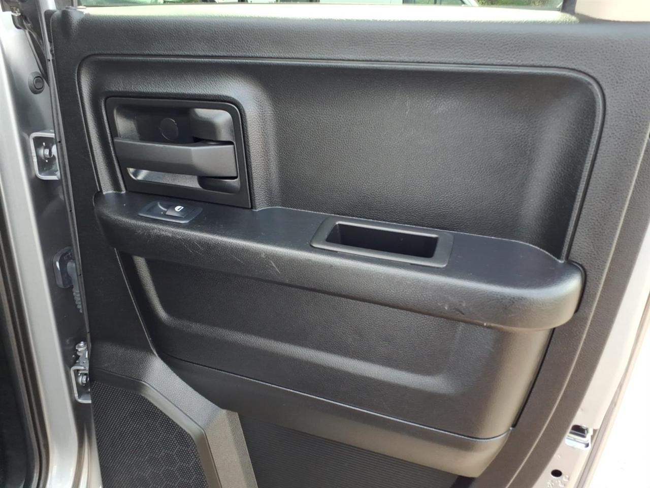 RAM 1500 Classic Tradesman 4x4 Quad Cab 6'4" Box 2023