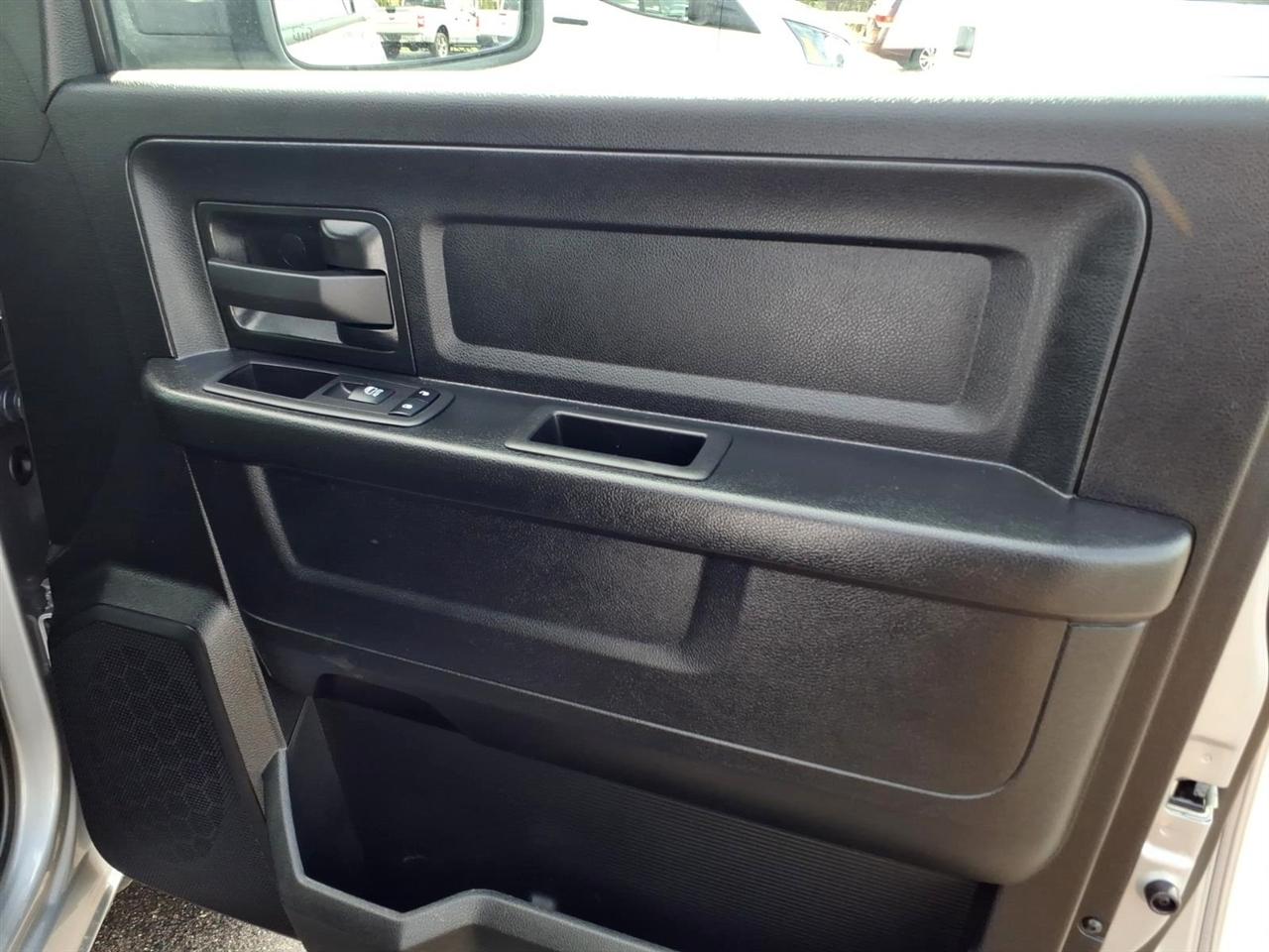 RAM 1500 Classic Tradesman 4x4 Quad Cab 6'4" Box 2023