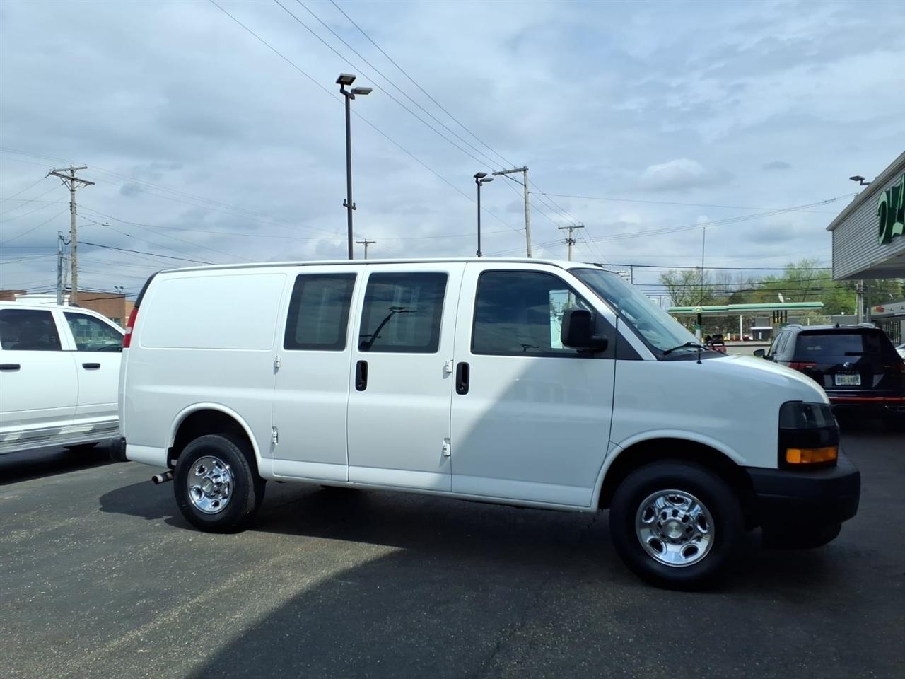 Chevrolet Express Cargo Van RWD 2500 135" 2021