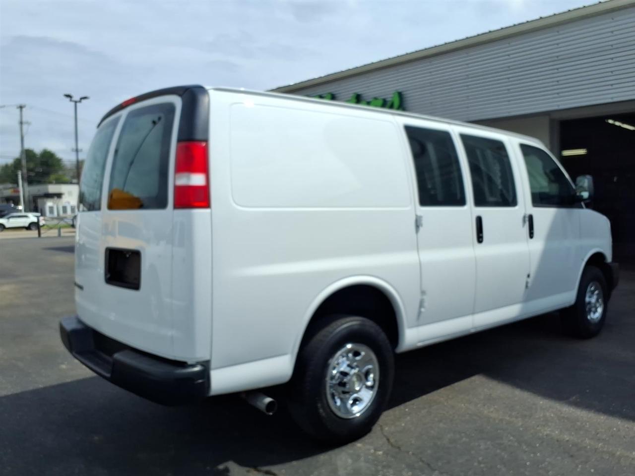 Chevrolet Express Cargo Van RWD 2500 135" 2021