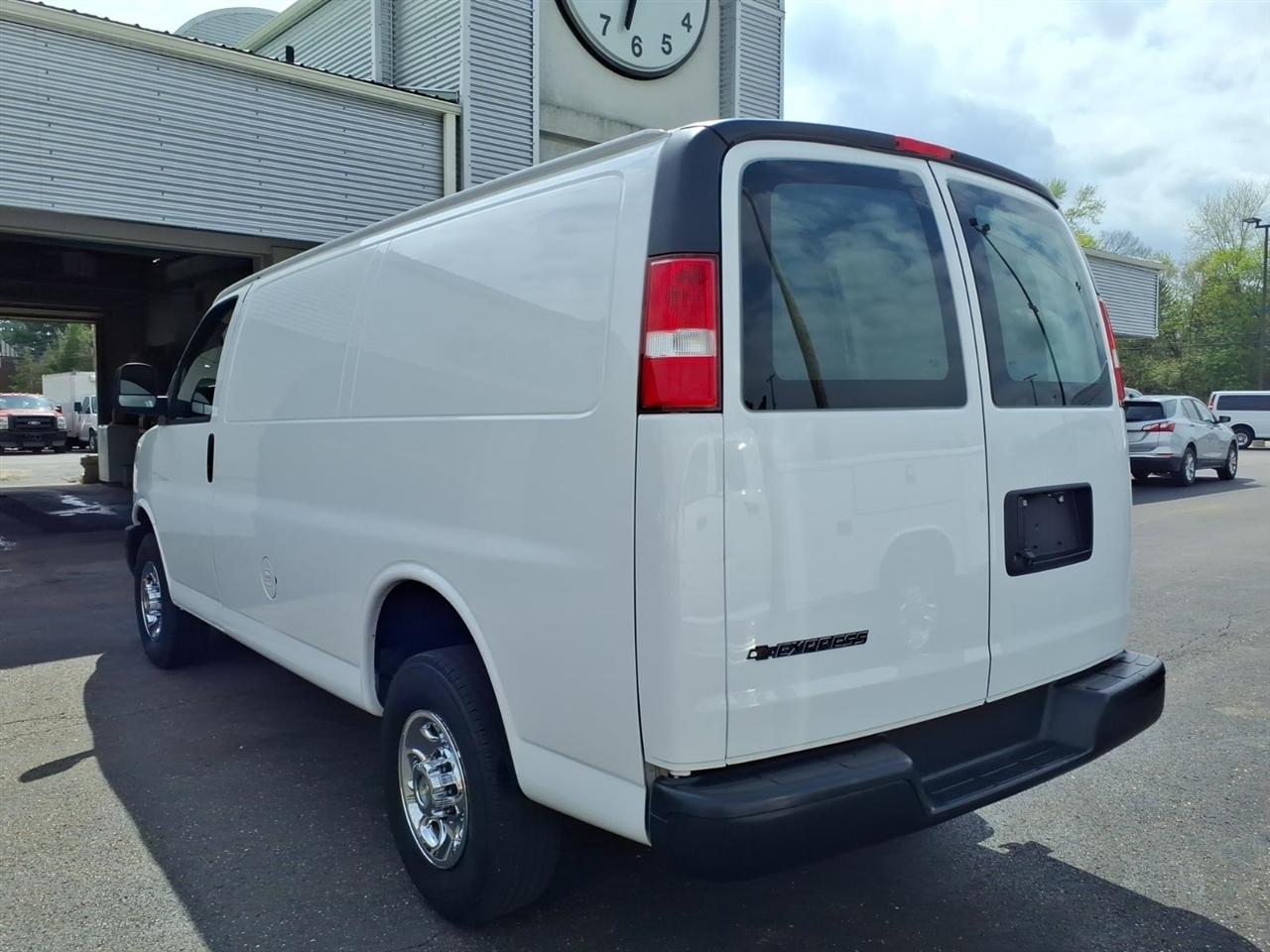 Chevrolet Express Cargo Van RWD 2500 135" 2021