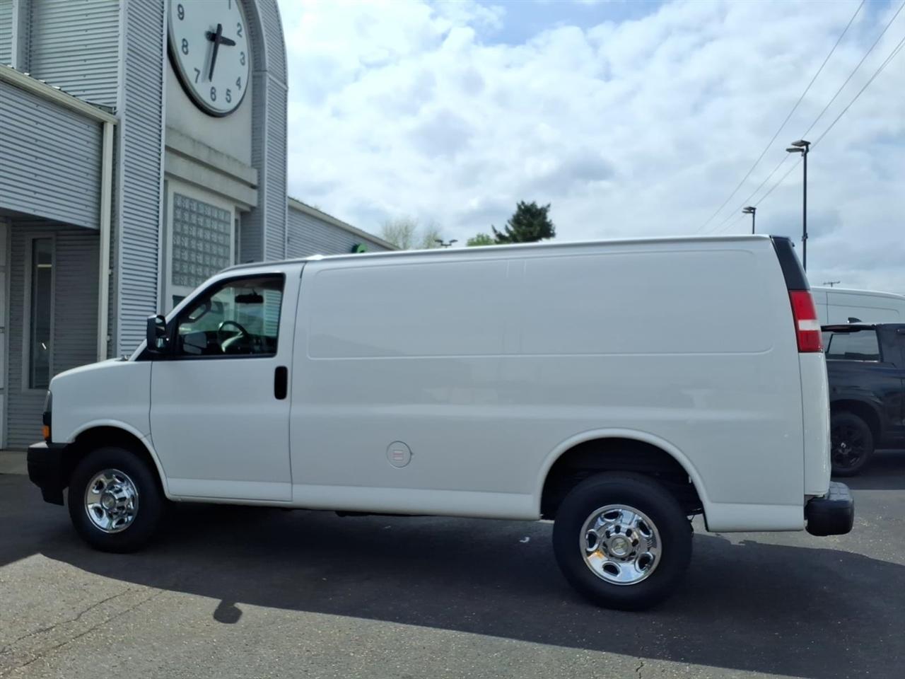 Chevrolet Express Cargo Van RWD 2500 135" 2021