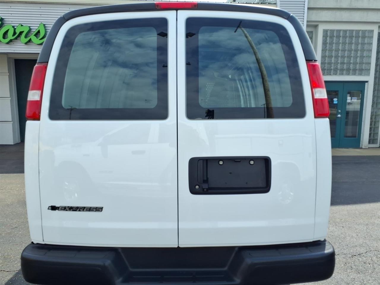 Chevrolet Express Cargo Van RWD 2500 135" 2021