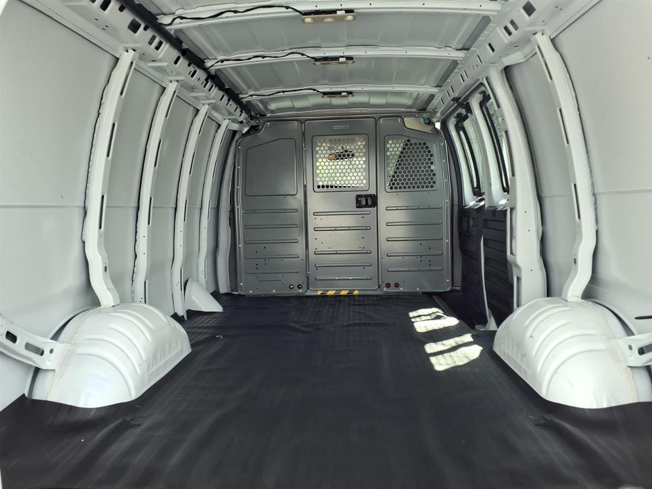 Chevrolet Express Cargo Van RWD 2500 135" 2021