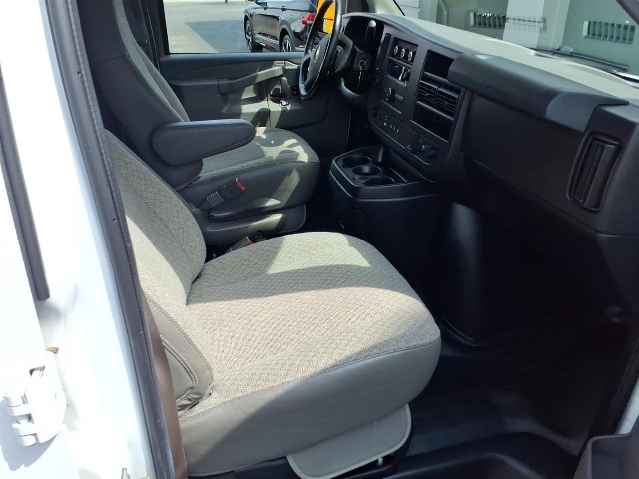 Chevrolet Express Cargo Van RWD 2500 135" 2021