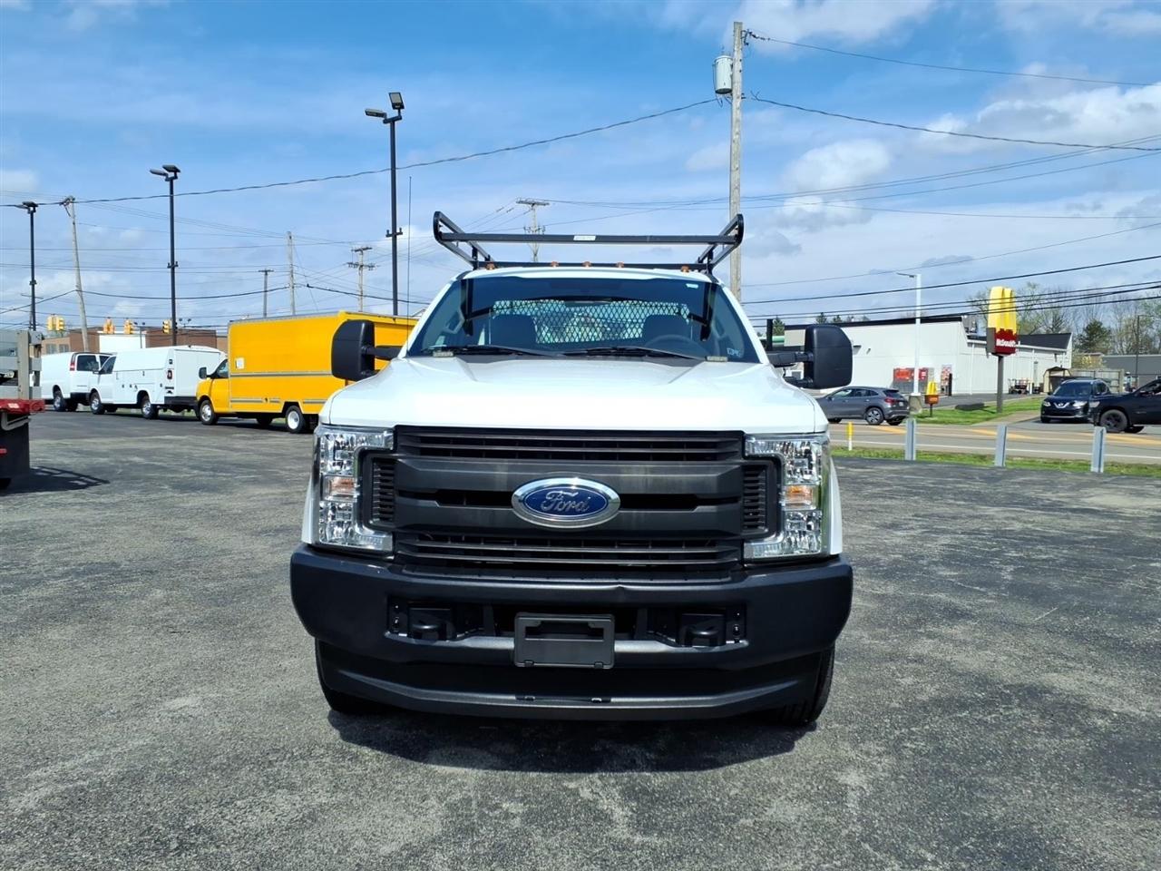 Ford Super Duty F-350 SRW XLT 4WD Reg Cab 8' Box 2017