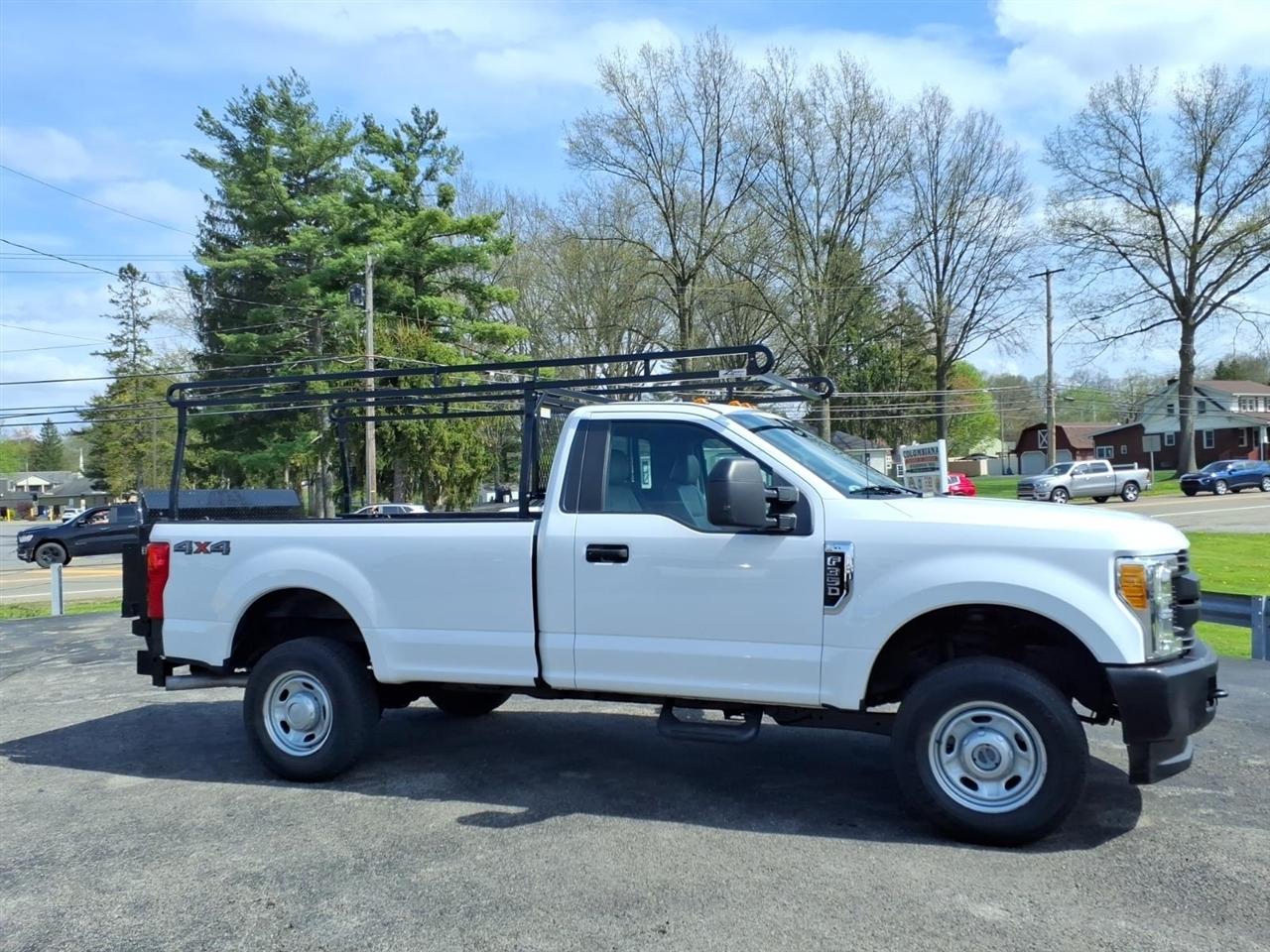 Ford Super Duty F-350 SRW XLT 4WD Reg Cab 8' Box 2017