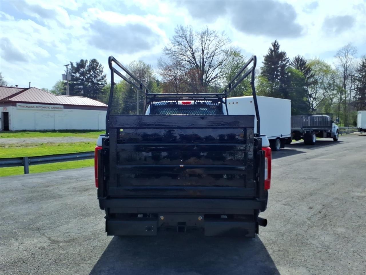 Ford Super Duty F-350 SRW XLT 4WD Reg Cab 8' Box 2017