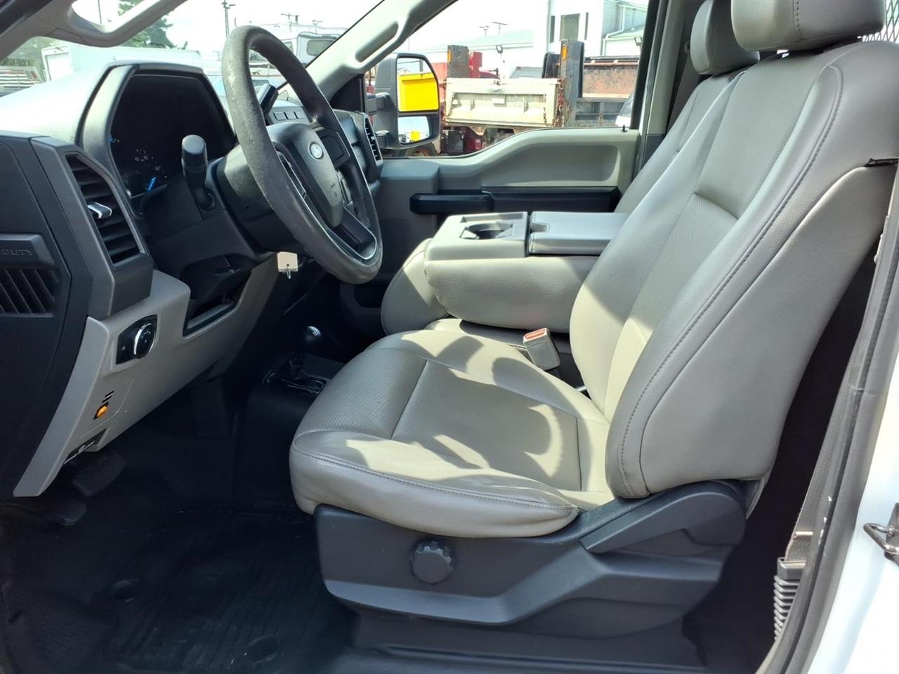 Ford Super Duty F-350 SRW XLT 4WD Reg Cab 8' Box 2017