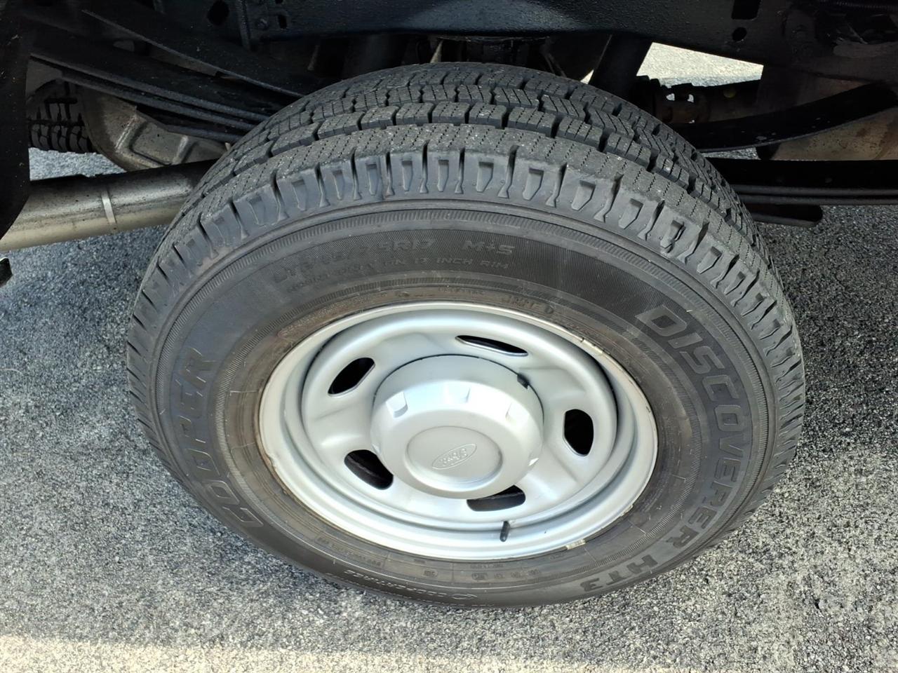 Ford Super Duty F-350 SRW XLT 4WD Reg Cab 8' Box 2017