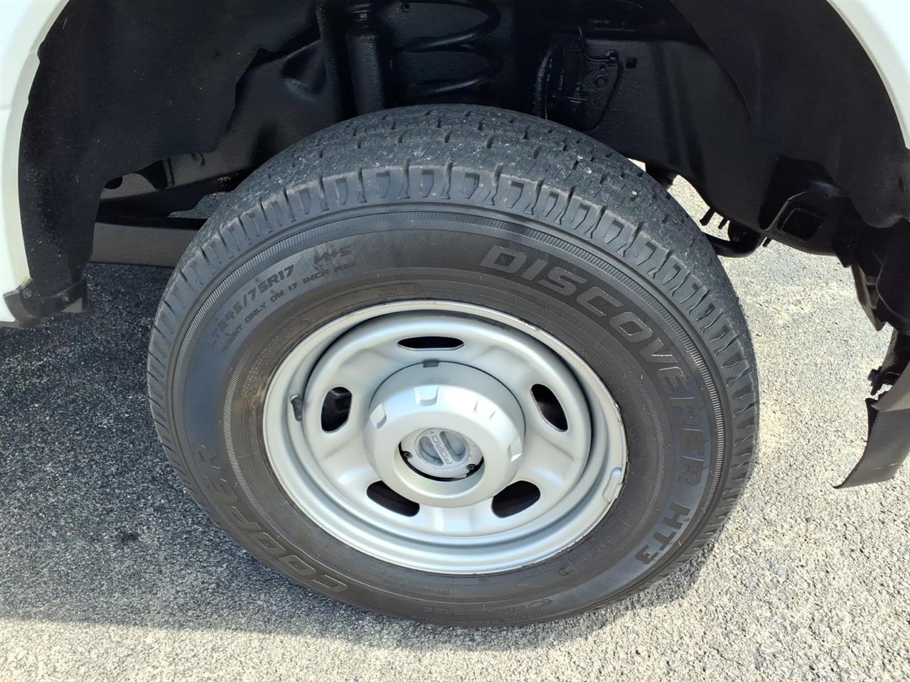 Ford Super Duty F-350 SRW XLT 4WD Reg Cab 8' Box 2017