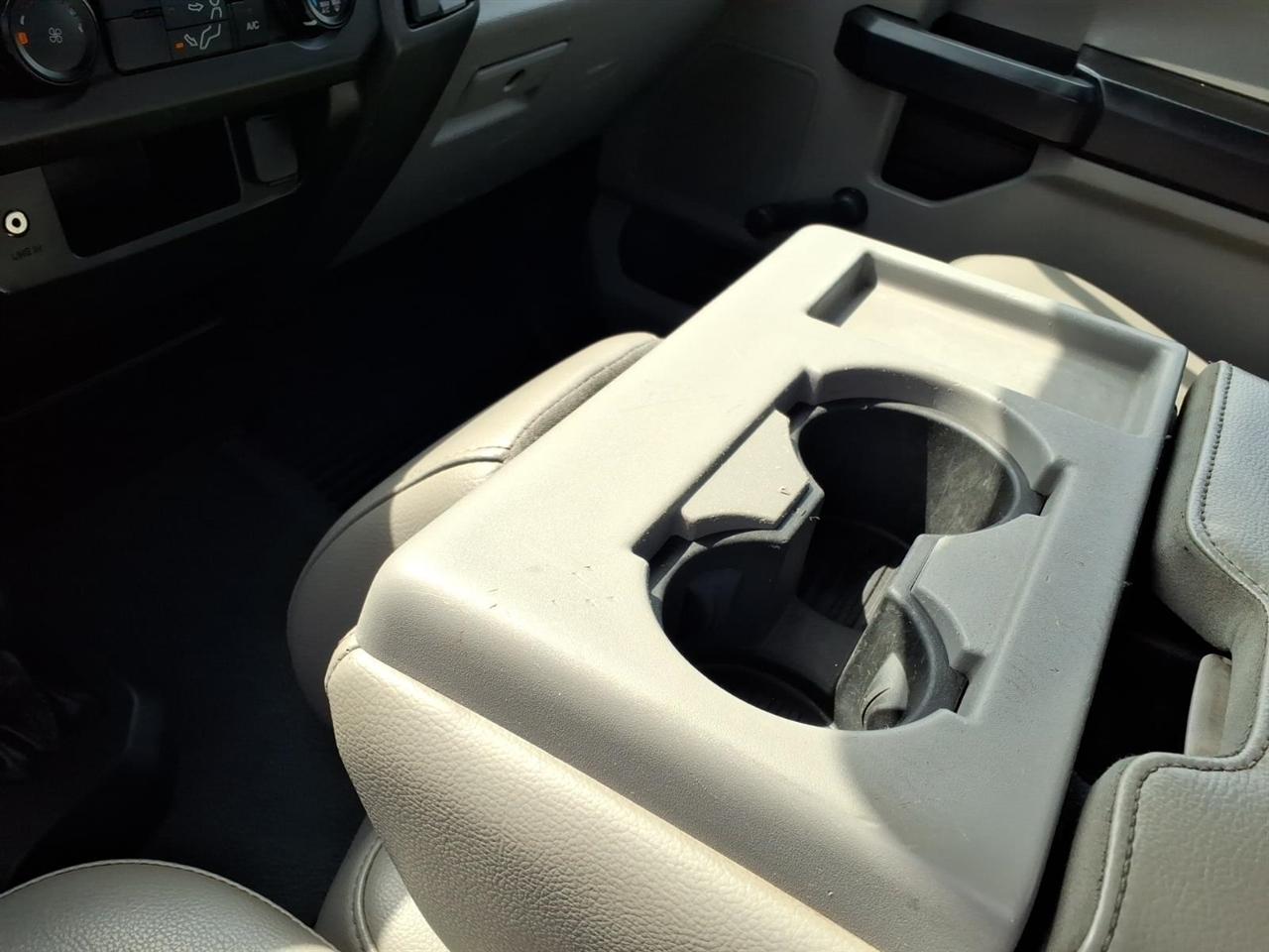 Ford Super Duty F-350 SRW XLT 4WD Reg Cab 8' Box 2017