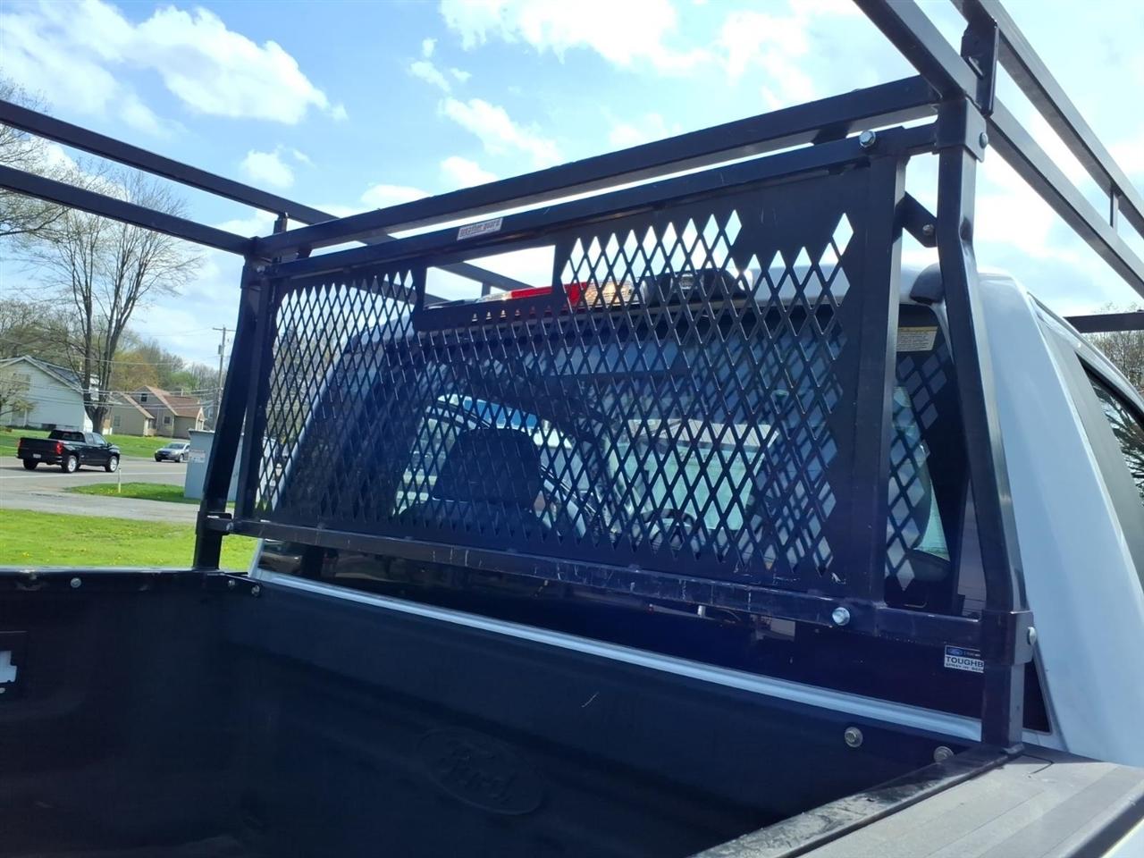 Ford Super Duty F-350 SRW XL 4WD Reg Cab 8' Box 2017