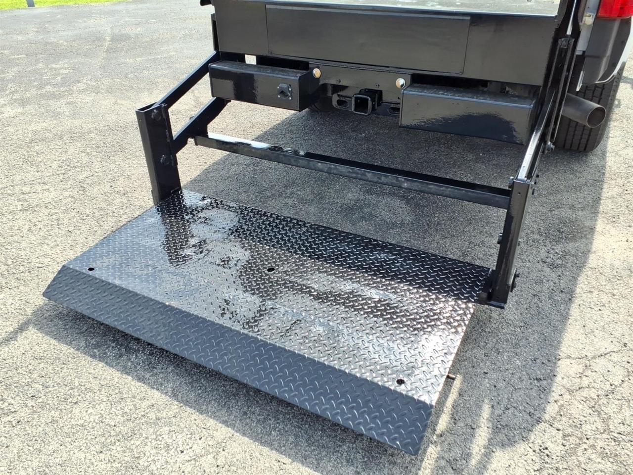 Ford Super Duty F-350 SRW XL 4WD Reg Cab 8' Box 2017