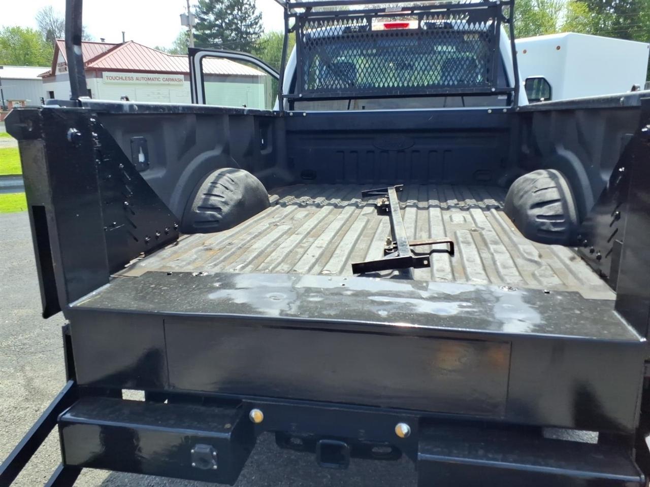 Ford Super Duty F-350 SRW XL 4WD Reg Cab 8' Box 2017