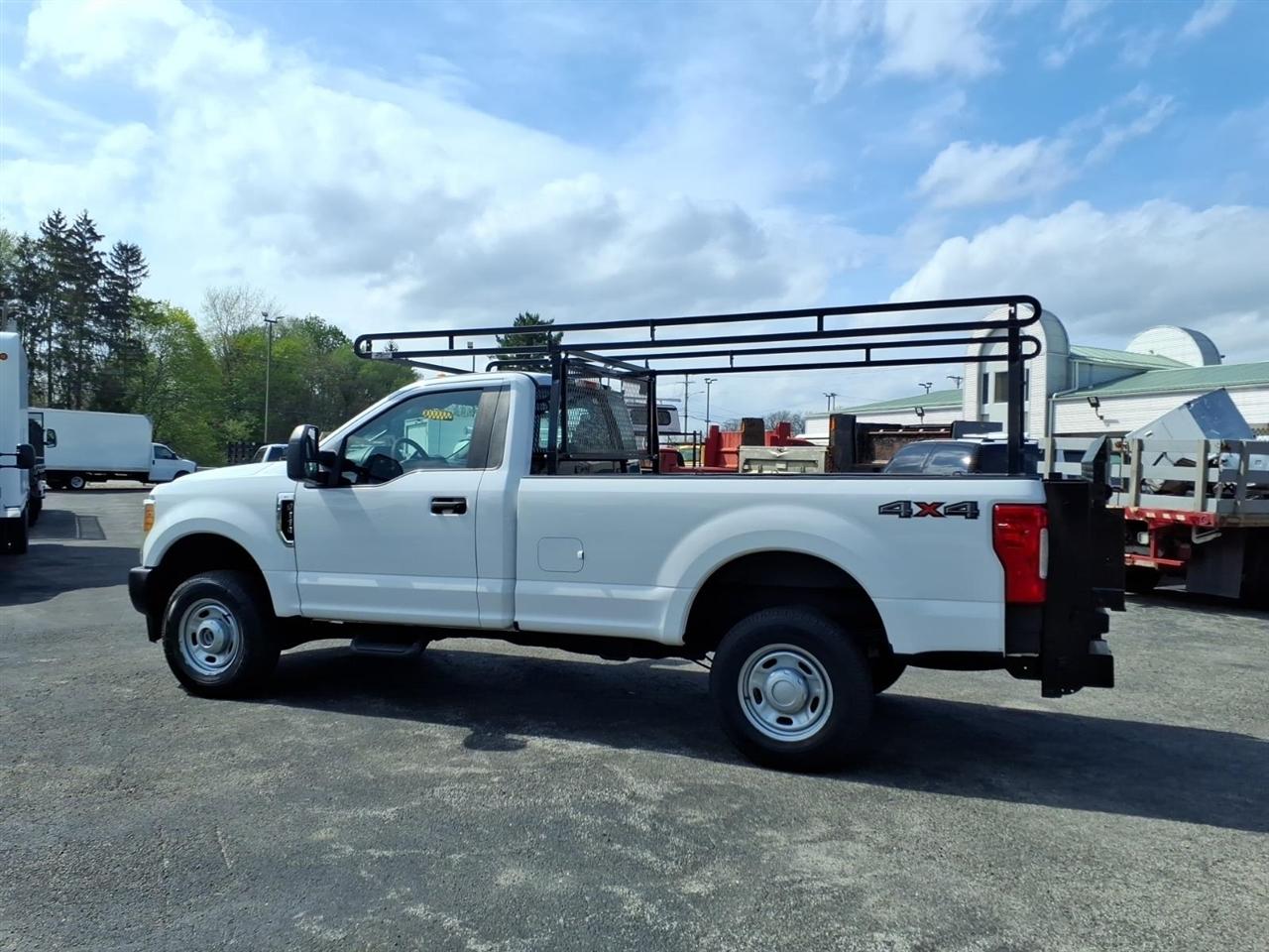 Ford Super Duty F-350 SRW XL 4WD Reg Cab 8' Box 2017
