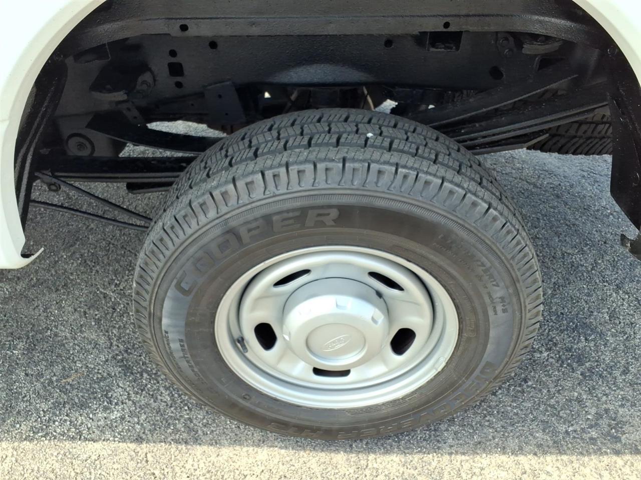 Ford Super Duty F-350 SRW XL 4WD Reg Cab 8' Box 2017