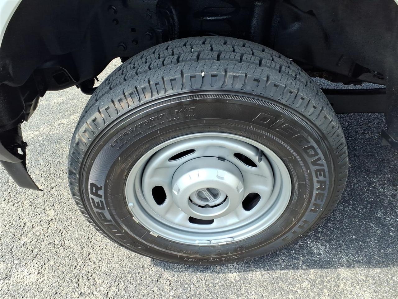 Ford Super Duty F-350 SRW XL 4WD Reg Cab 8' Box 2017