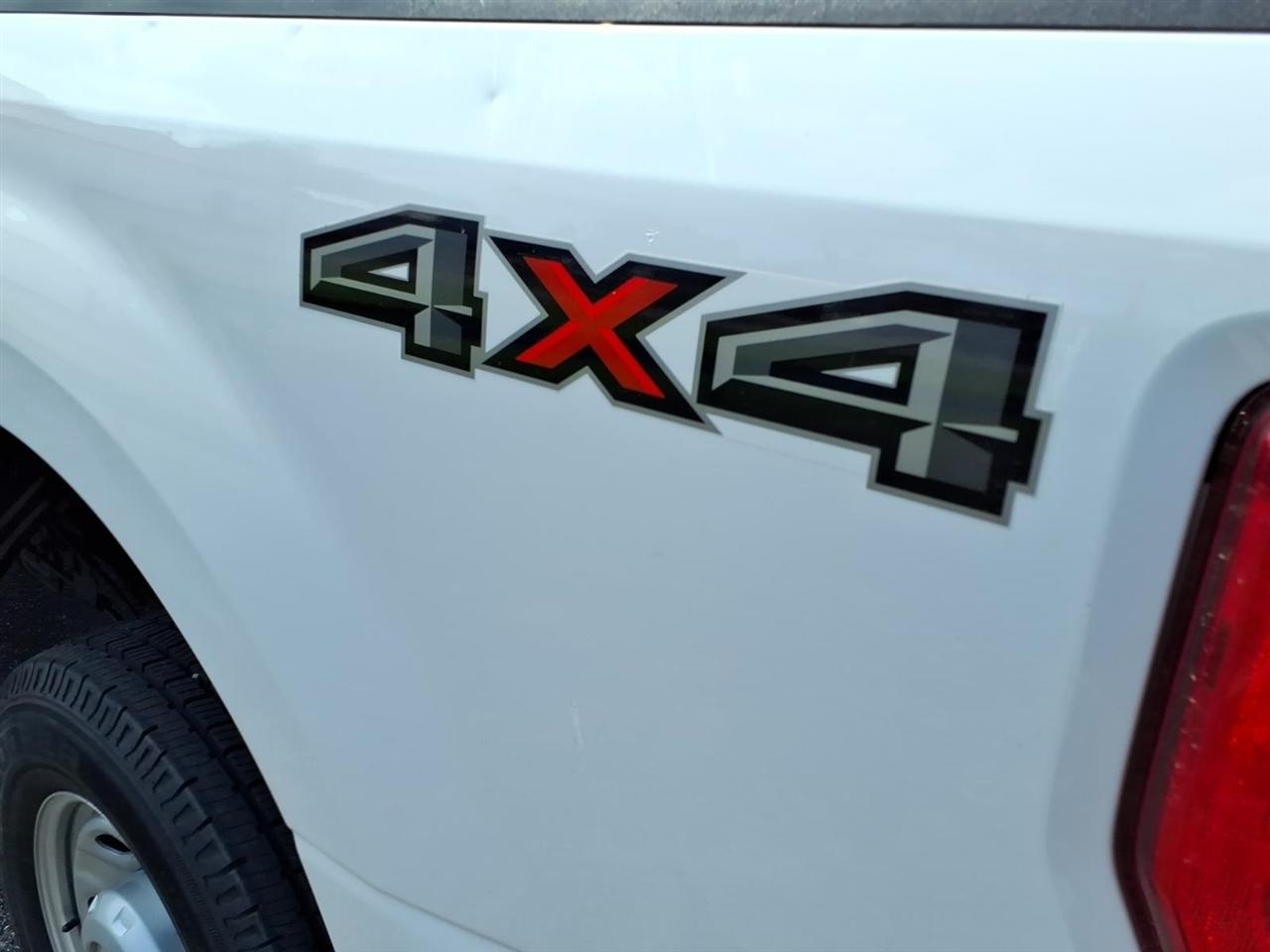 Ford Super Duty F-350 SRW XL 4WD Reg Cab 8' Box 2017