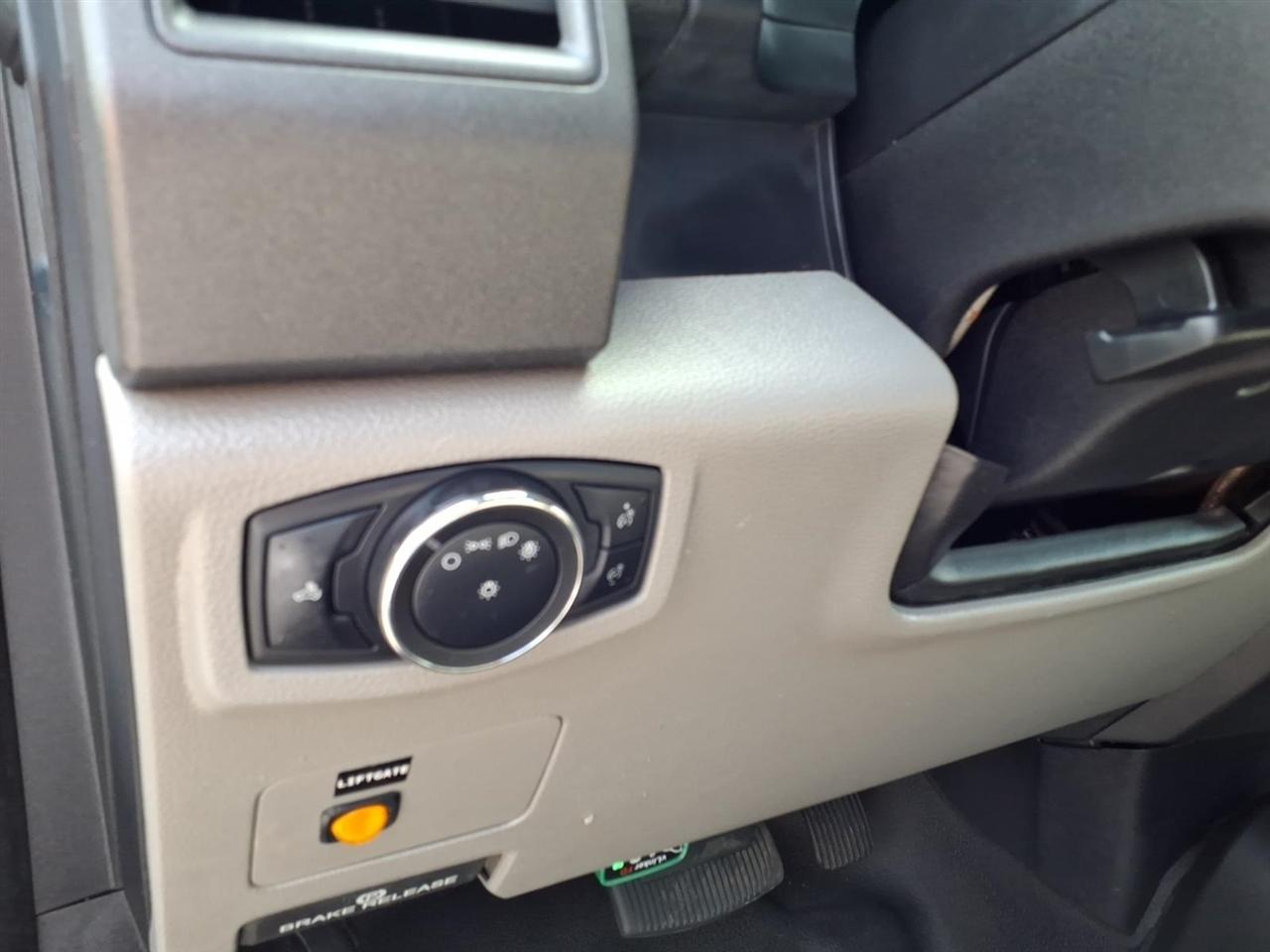 Ford Super Duty F-350 SRW XL 4WD Reg Cab 8' Box 2017