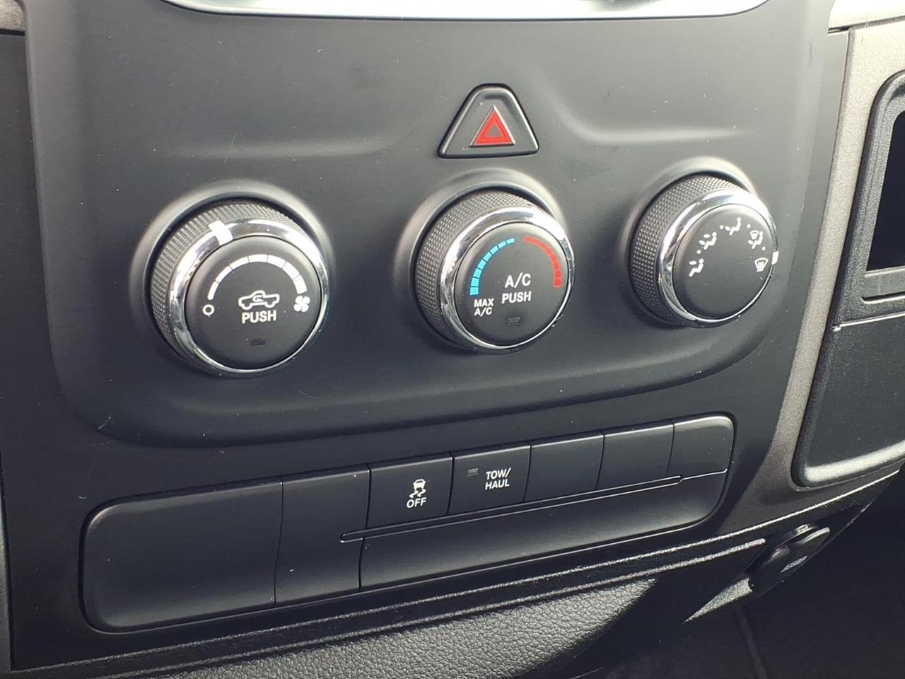 RAM 1500 Classic Tradesman 4x2 Reg Cab 8' Box 2019