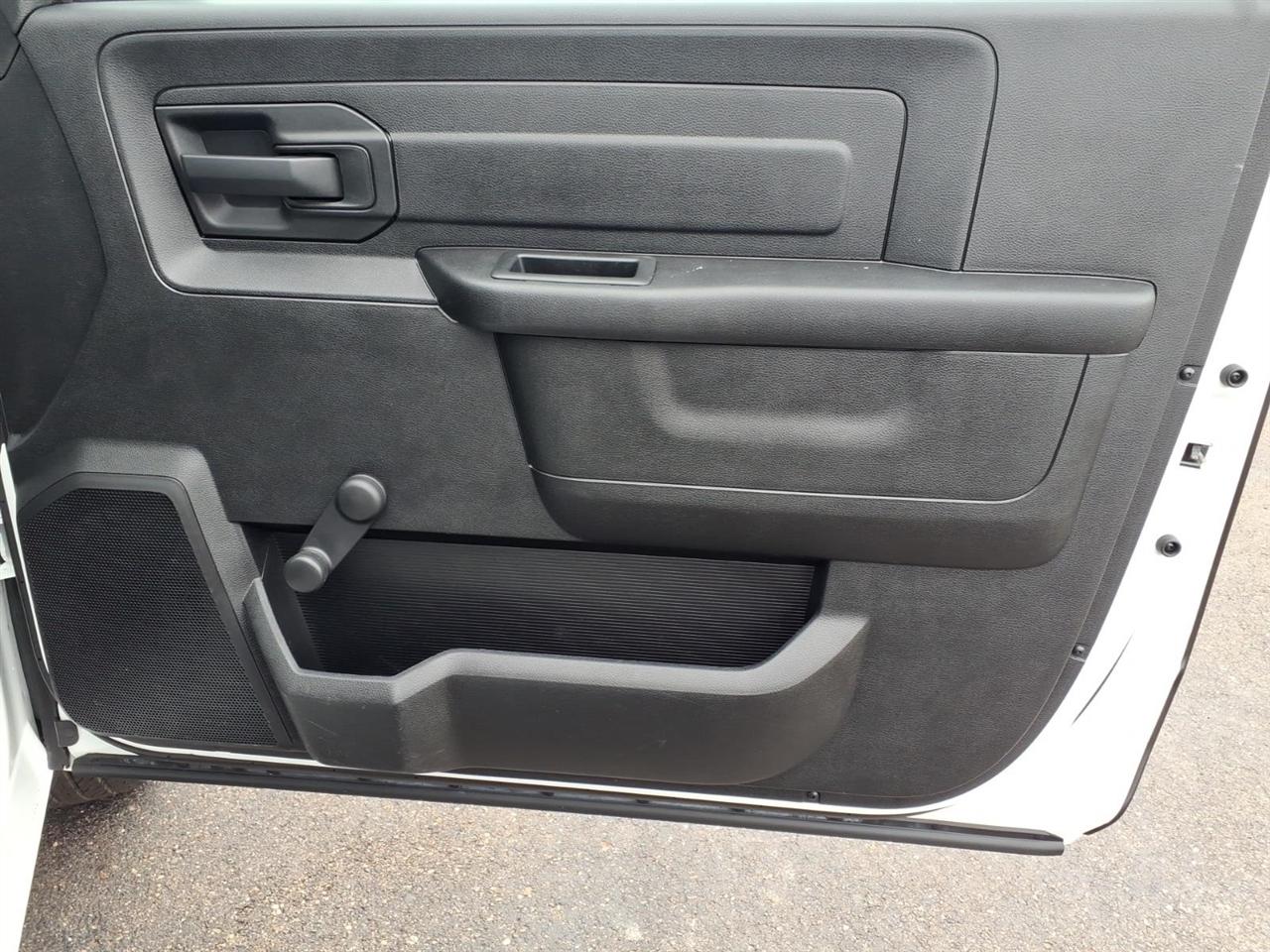 RAM 1500 Classic Tradesman 4x2 Reg Cab 8' Box 2019
